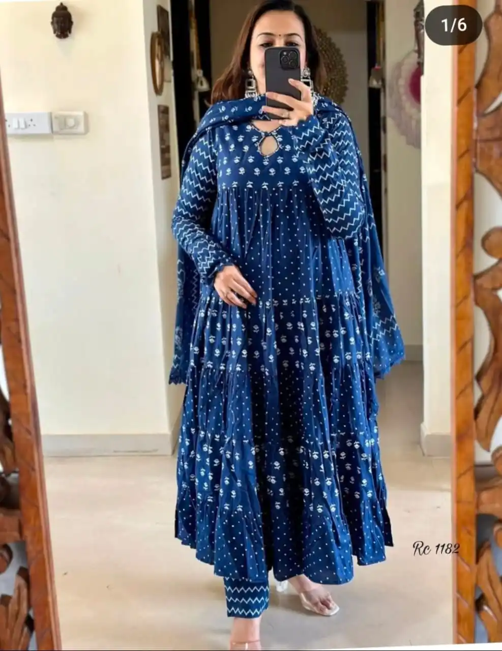Blue Anarkali set.png